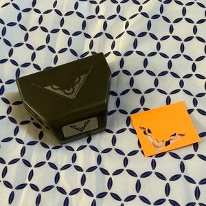 Stampin Up! Large Scalloped Corner Trim Craft Punch